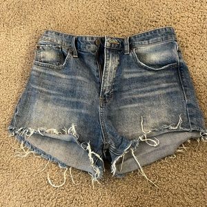 EUC lucky brand jean shorts with tulip hem size 29